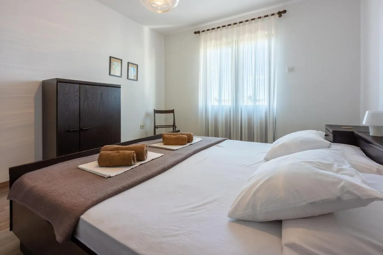 Apartment Kompes 드라말리